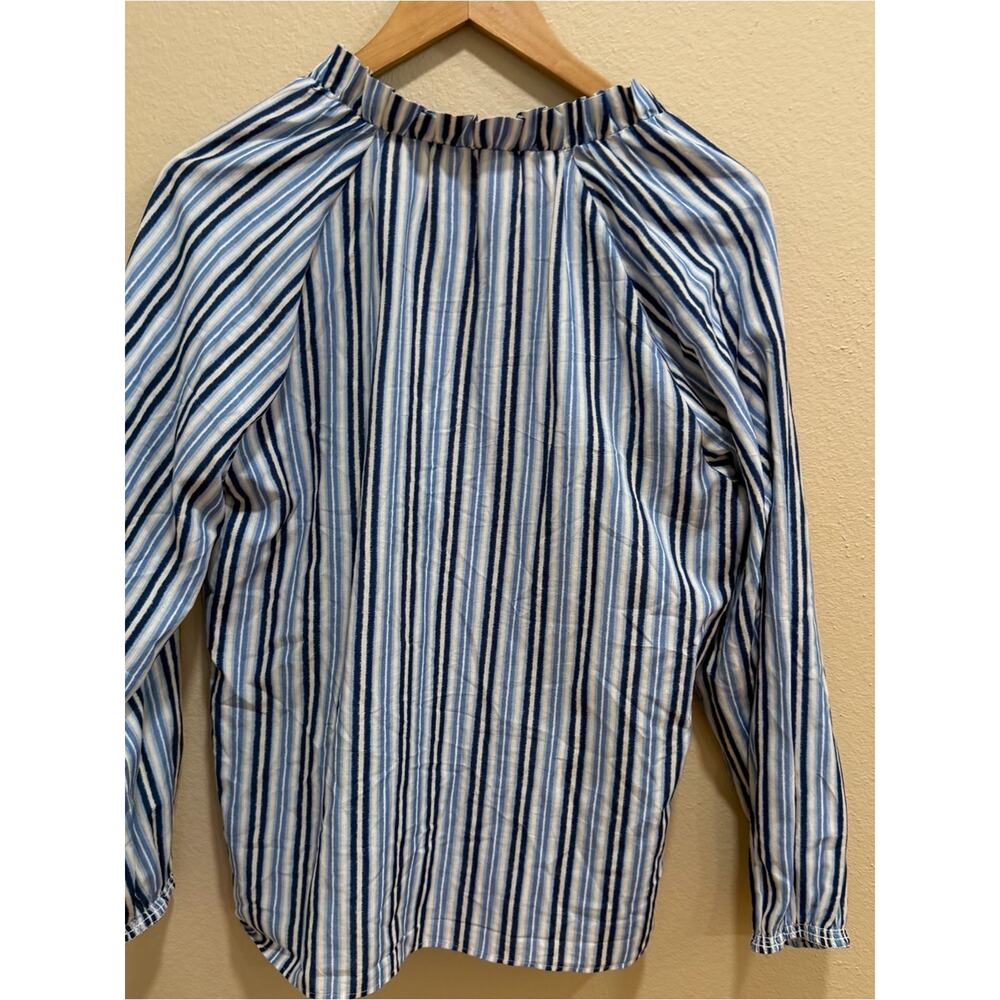 Ann Taylor Striped Long-Sleeve V-Neck Women’s Top in Blue and White Cotton Small - Picture 7 of 13